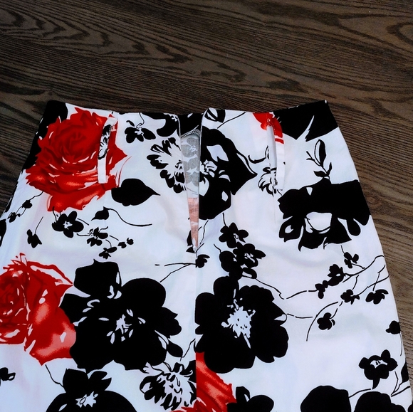 High waisted Floral Ruched Pencil Skirt - Picture 7 of 9